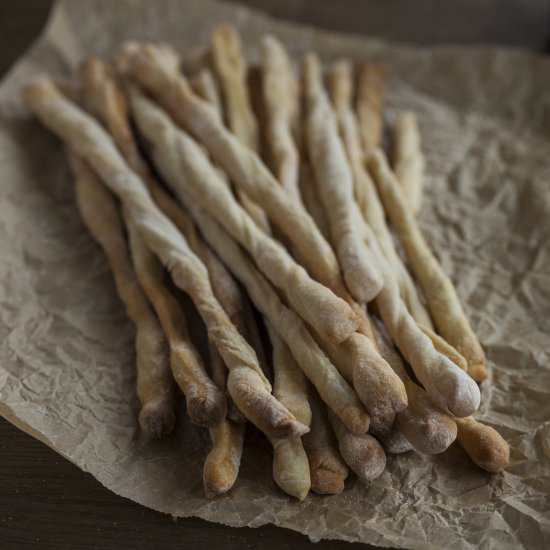 Sourdough grissini with lard