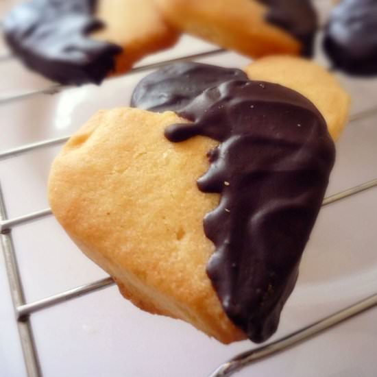 EGGLESS Broken Heart Cookies