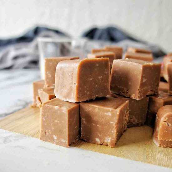 Slow Cooker Baileys Fudge