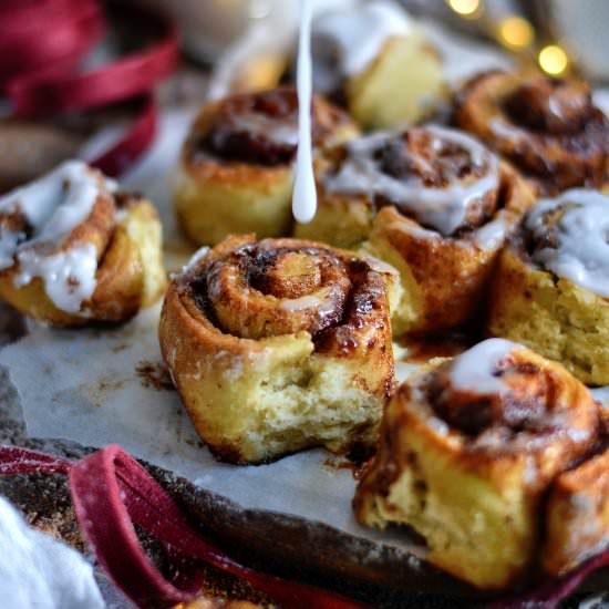 Vegan 2 Ingredients Cinnamon Rolls