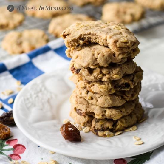 Raisin-Sweetened Oatmeal Cookies