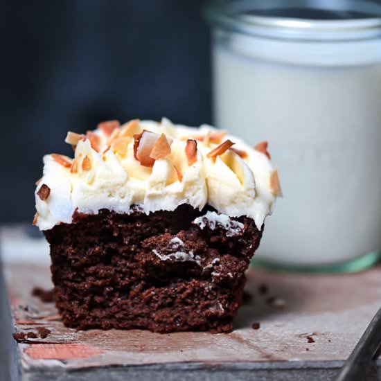 Low-Carb Coconut Cupcakes