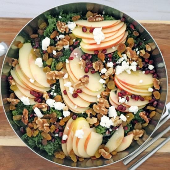 KALE SALAD WITH APPLES