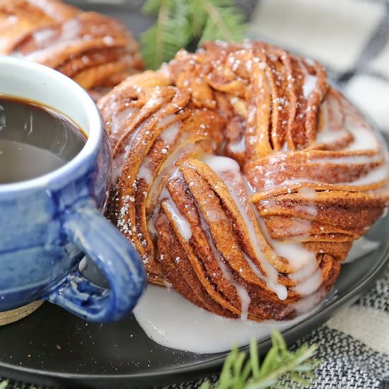 4-Ingredient Cinnamon Twist Wreath