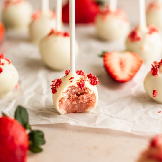 Strawberry Cake Pops