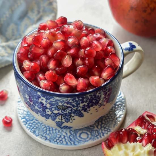 how to cut a pomegranate