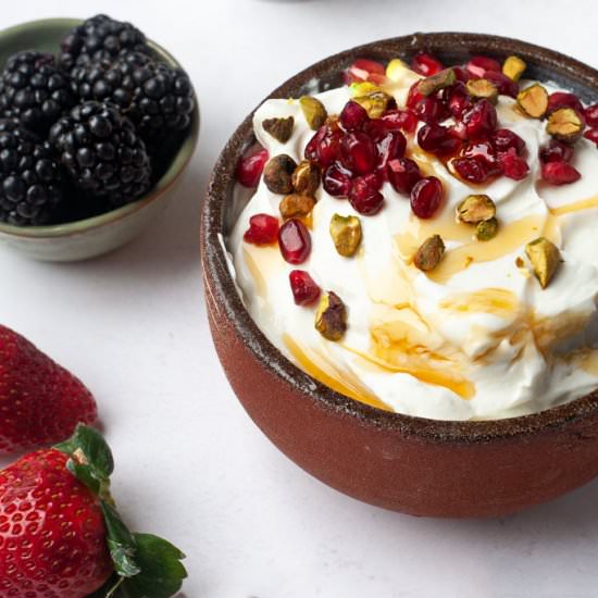 6 Greek Yogurt Breakfast Bowls