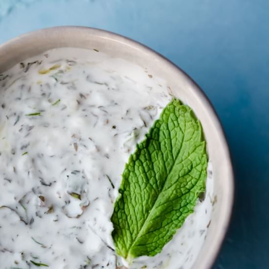 vegan yogurt dip: minty haydari