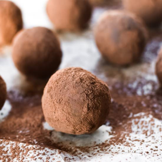 Vegan Cocoa Cinnamon Truffles