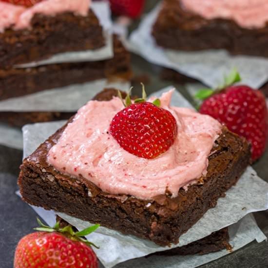 Chocolate Brownies with Strawberry