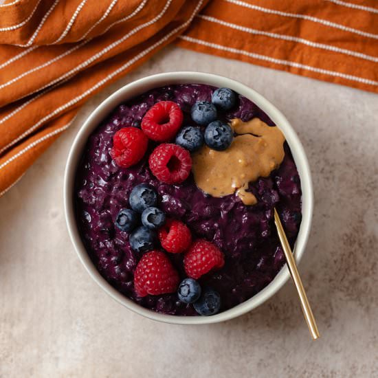Maqui Berry Oatmeal w/ Blueberries
