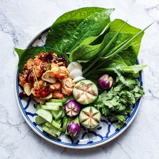 Easy Thai Prawn Lettuce Cups