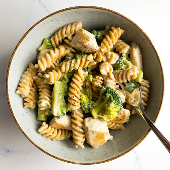 Healthy Chicken Broccoli Alfredo
