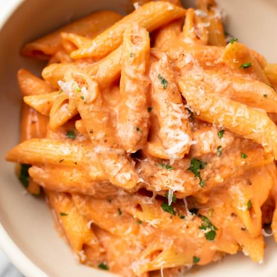 super easy creamy tomato pasta