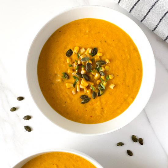 Creamy vegan corn chowder