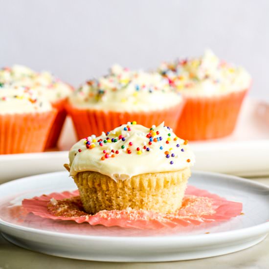 Eggless Vanilla Cupcakes
