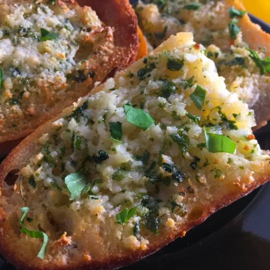 Air Fryer Garlic Bread – 4 Ways!