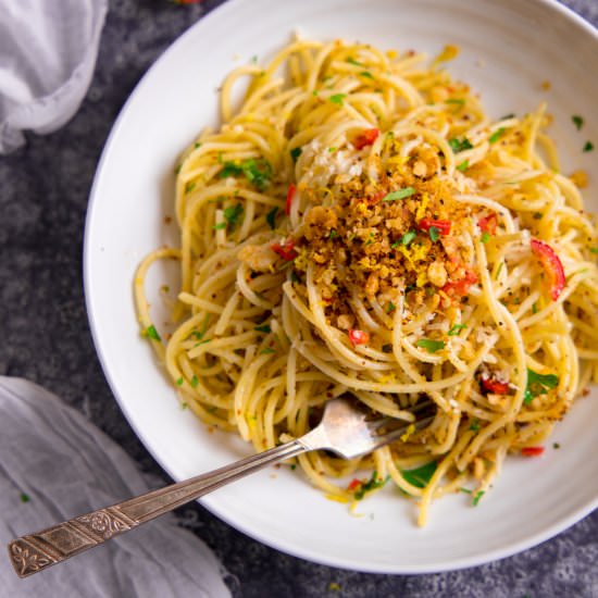 20-Minute Garlic Bread Spaghetti