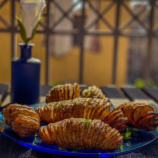 Simple & Crispy Hasselback Potatoes