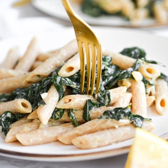 Creamy Garlic Pasta with Kale