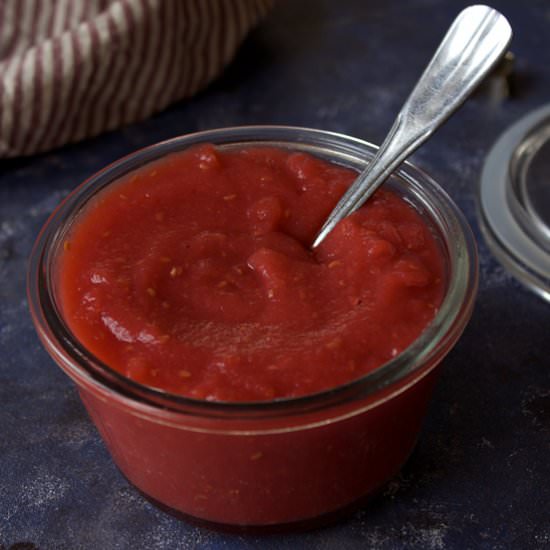 Raspberry and apple sauce