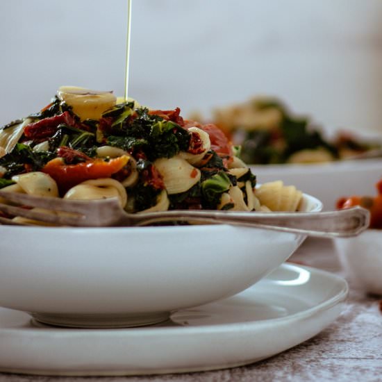 Sun dried tomato and kale pasta