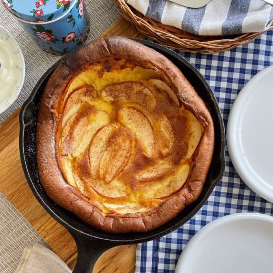 Dutch Baby Pancake with Apples