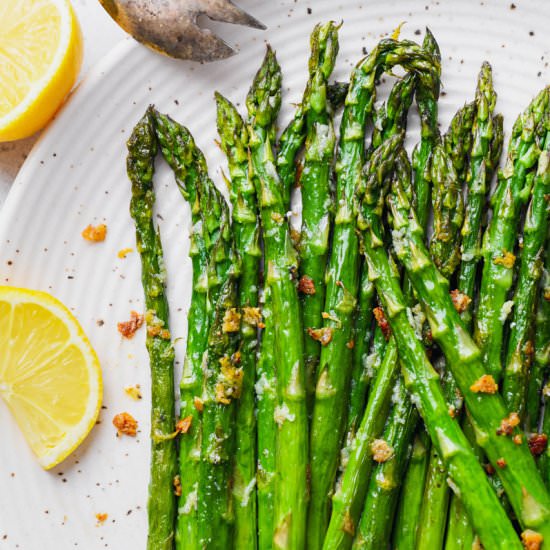 Lemon Garlic Roasted Asparagus