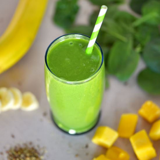 Green Smoothie with Spinach & Mango