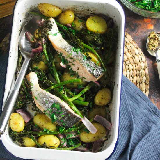 Salmon, Potato & Broccoli Traybake