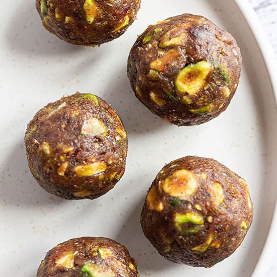 Pistachio & Date Energy Balls