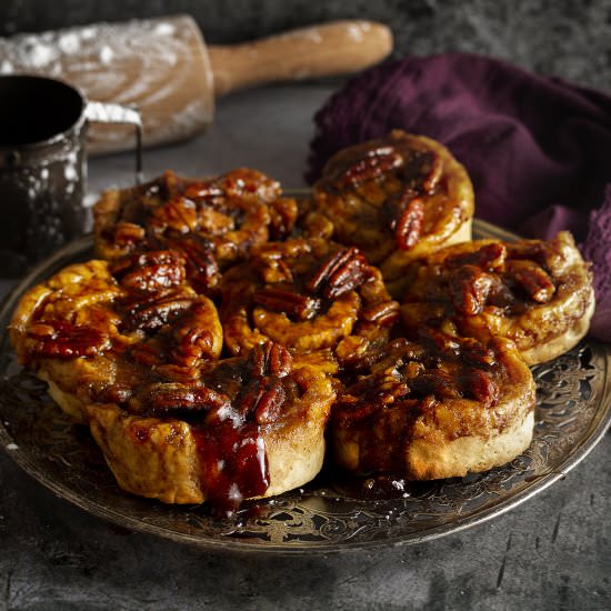 MAPLE & BUTTER PECAN CINNAMON BUNS