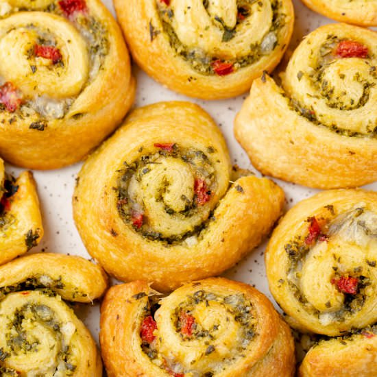 4-Ingredient Pesto Pinwheels