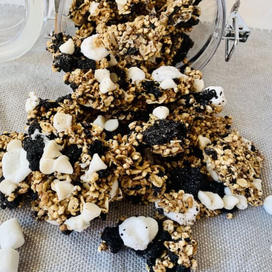 Healthier Cookies and Cream Granola