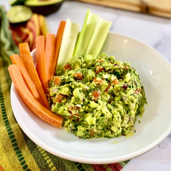 EASY HOMEMADE GUACAMOLE
