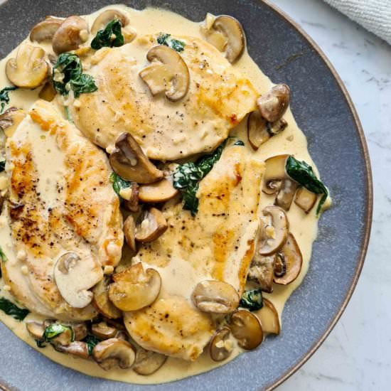Chicken with creamy mushrooms
