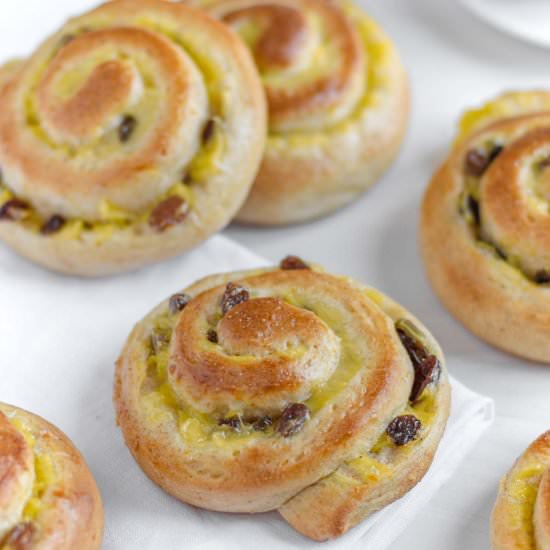 Vegan Brioche Rolls w. Custard