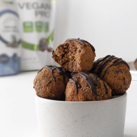 Chocolate & Peanut Energy Balls