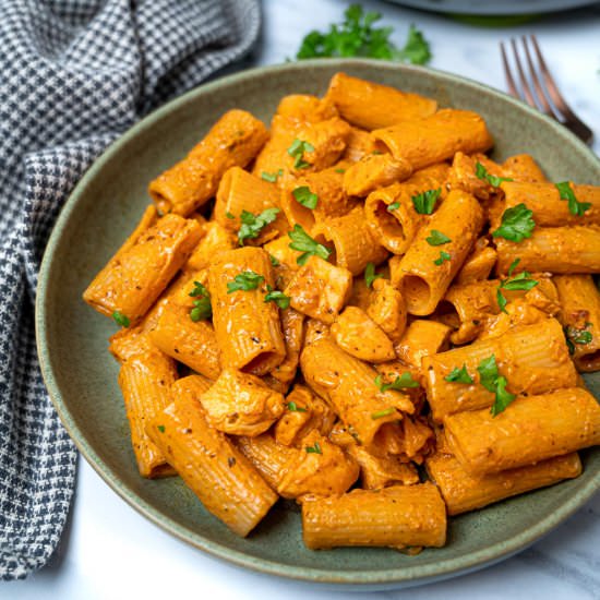 Easy Creamy Spicy Chicken Pasta