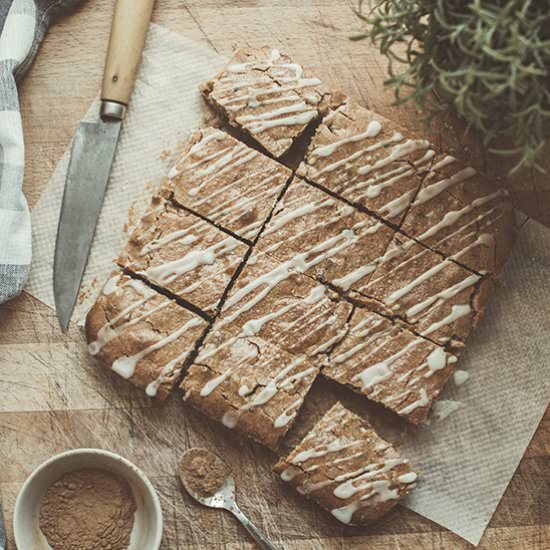 Blondie with caramelized apple