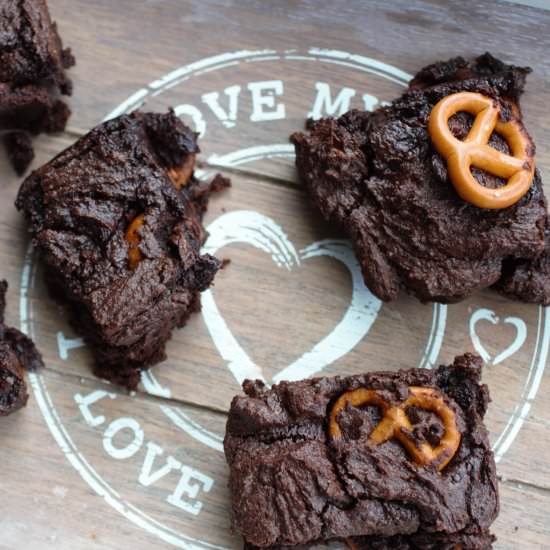 Vegan Peanut Butter Pretzel Brownie
