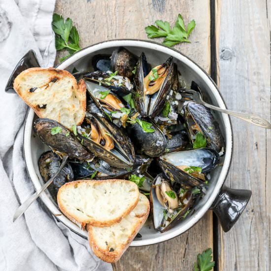 Mussels with White Wine and Garlic