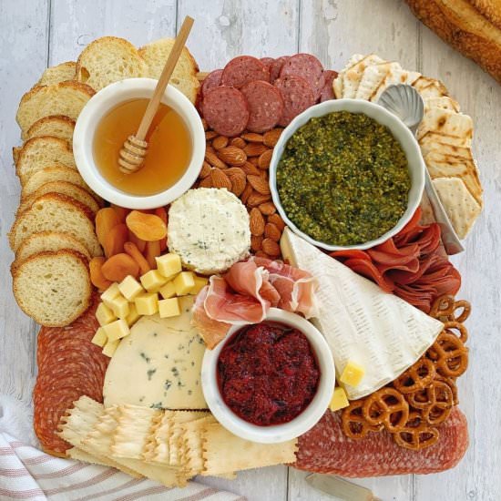 A Simple & Cheap Charcuterie Board