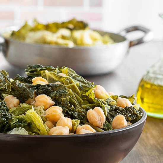 Savoy cabbage with chickpeas