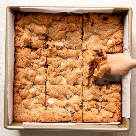 S’mores Cookie Bars