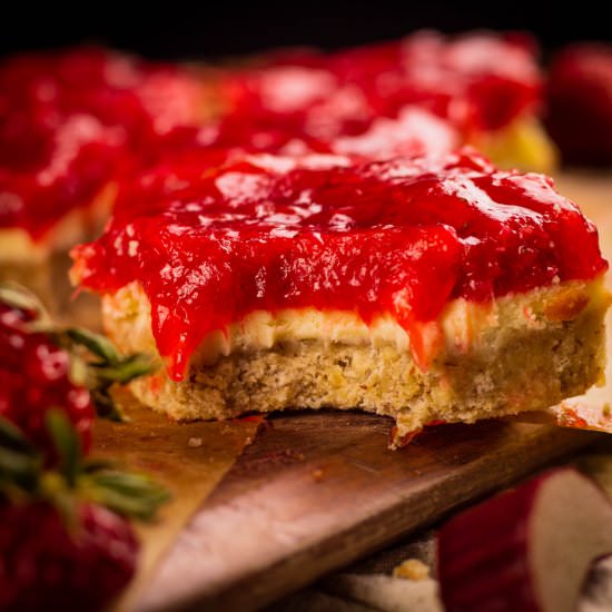 Strawberry Rhubarb Cheesecake Bars