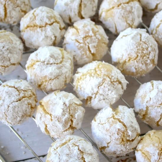 Vegan Amaretti Cookies