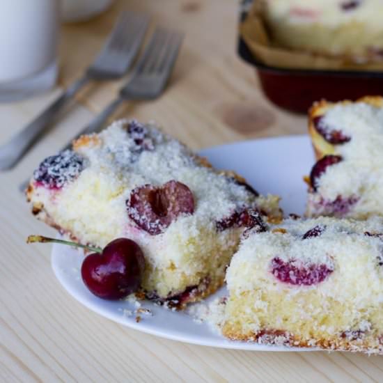 Bundt cake with cherries