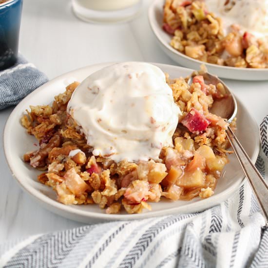 Vegan Rhubarb Crumble
