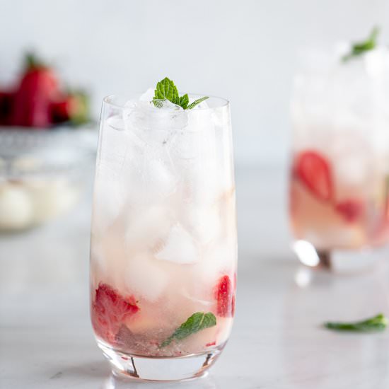 strawberry rose lychee mojito